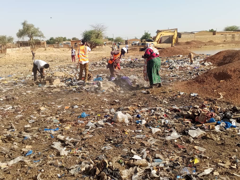 Lors d’une journée de salubrité organisée par l’ASD dans le secteur n°1 de Gorom-Gorom.